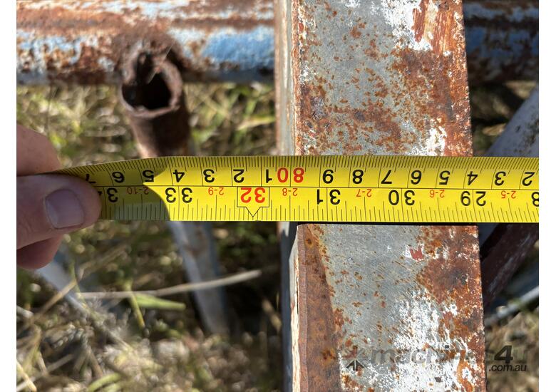 caption 3 x Steel Trusses at 7740mm