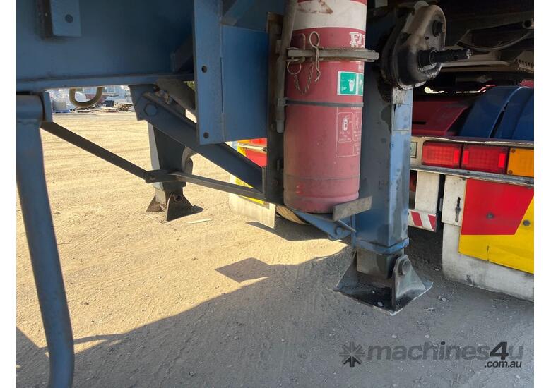 caption Fruehauf ST3 Tri Axle Curtainside B Trailer