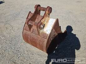 Oz 550mm Bucket to suit 8T Excavator, 290mm Centers, 80mm Ears, 60mm Pins  - picture2' - Click to enlarge