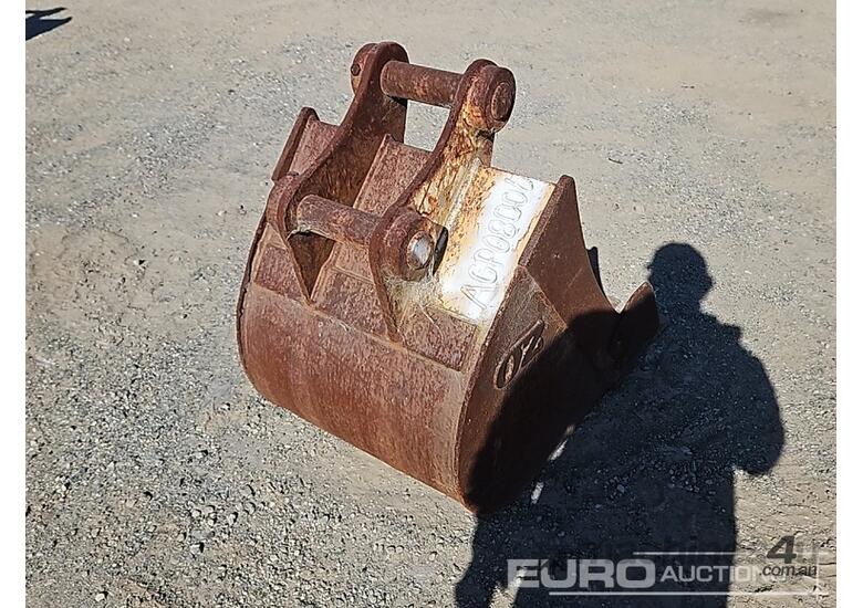 caption Oz 550mm Bucket to suit 8T Excavator, 290mm Centers, 80mm Ears, 60mm Pins
