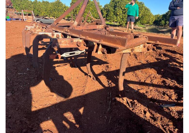 caption Scarifier