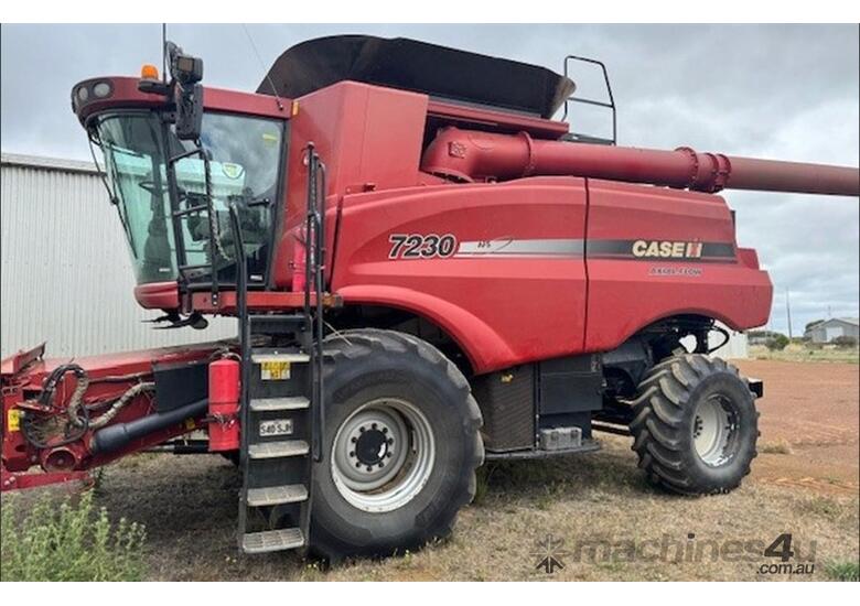 caption 2012 CASE IH 7230 Header