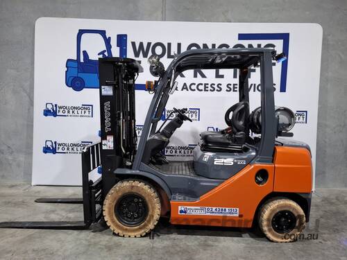 Wollongong Forklift: 2020 Toyota 2.5T LPG, 3-Stage Container Mast, 4.3m Lift!