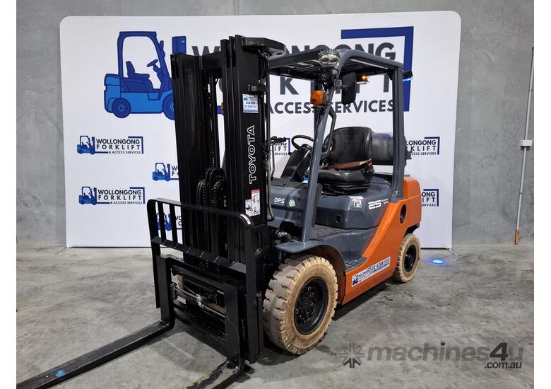 Wollongong Forklift: 2020 Toyota 2.5T LPG, 3-Stage Container Mast, 4.3m Lift!