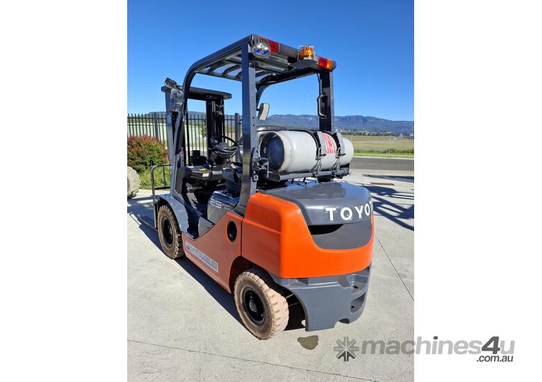 Wollongong Forklift: 2020 Toyota 2.5T LPG, 3-Stage Container Mast, 4.3m Lift!