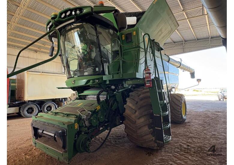 caption John Deere S790 Combine Harvester
