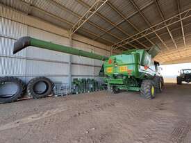 John Deere S790 Combine Harvester - picture2' - Click to enlarge