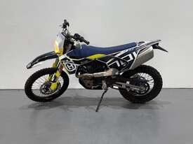 2022 Husqvarna 701 Enduro Petrol (WOVR) - picture1' - Click to enlarge