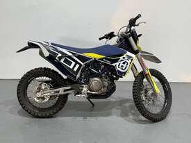 2022 Husqvarna 701 Enduro Petrol (WOVR) - picture2' - Click to enlarge