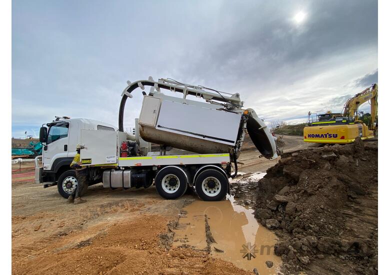 caption 2018 Isuzu FHFXZ- In Condition, Like New!