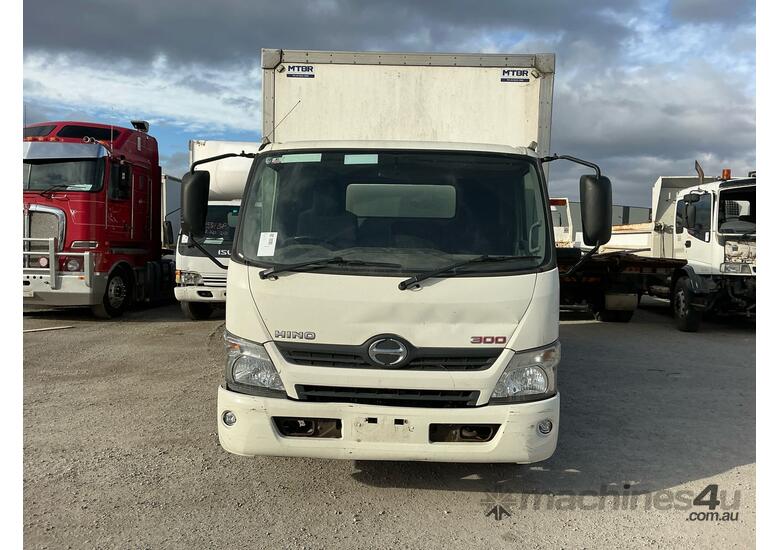 caption 2016 Hino 300 616 Pantech