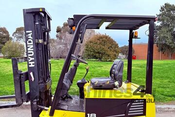 HYUNDAI 18-ST7 ELECTRIC FORKLIFT CONTAINER MAST SIDE SHIFT HYUNDAI 18-ST7 ELECTRIC FORKLIFT CONTAINER MAST SIDE SHIFT