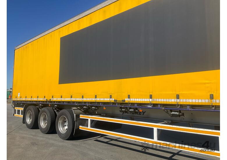 caption 2013 Vawdrey VBS30D Tri Axle Flat Top Curtainside B Trailer