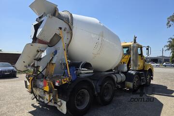 2015 Mack Metroliner CSMR 8x4 Concrete - Agitator (Cummins) (Auto) (Ex Lease)