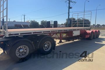 Trailer A Trailer Barker 28ft Airbag Tri 10 stud 2 inch pin + turntable SN1790 Trailer A Trailer Barker 28ft Airbag Tri 10 stud 2 inch pin + turntable SN1790