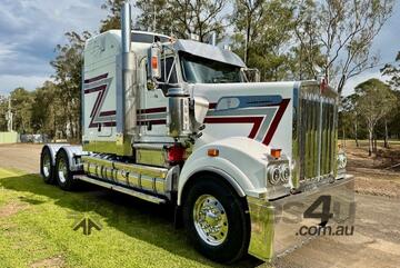 2013 Kenworth T909, Cummins X15 crate engine, 18sp, dual X locks, 97T rated