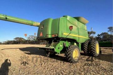 (7205) John Deer Header - 2010 model 9770 STS with 640D front