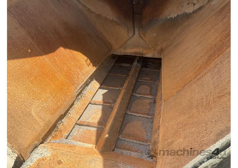 2018 Caterpillar AP300F Asphalt Paver