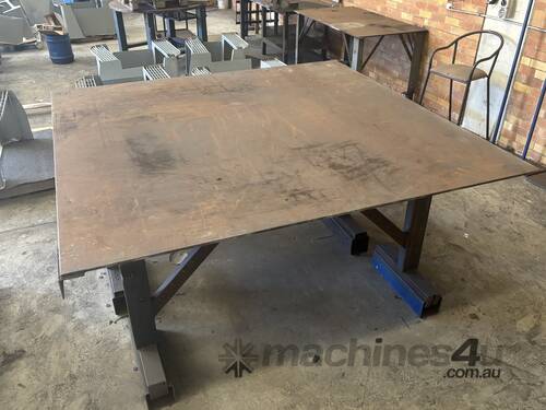 Heavy Duty Workbench (8)
