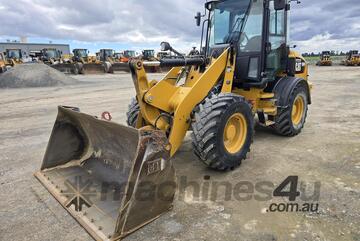 Caterpillar 2015   908M