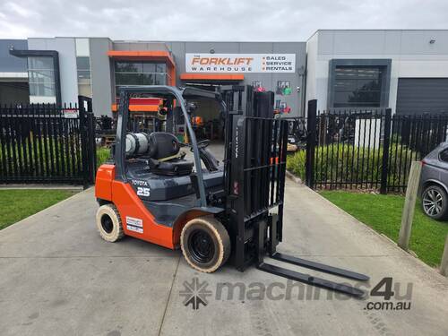 Toyota 2.5T Forklift Container Mast Low Hours(Unit#:AU451)