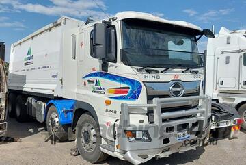 Hino   FY 700