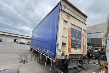2010 Mitsubishi FK600 Curtainsider
