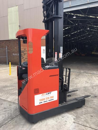 caption Used electric Toyota High Reach