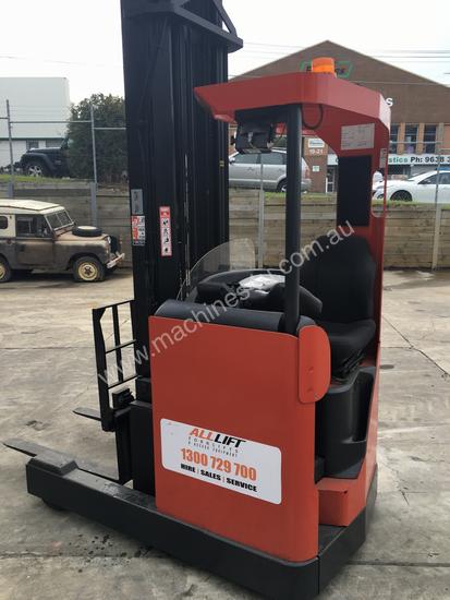caption Used electric Toyota High Reach
