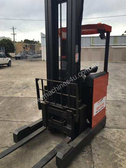 caption Used electric Toyota High Reach