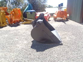 Mud Bucket Bolt On Cutting Edge Suit 20 Tonner - picture2' - Click to enlarge