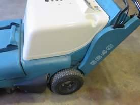 Tennant 3640 Sweeper 43 hours - picture0' - Click to enlarge