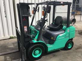 Mitsubishi 2.5 Tonne Container Mast LPG Forklift - picture0' - Click to enlarge