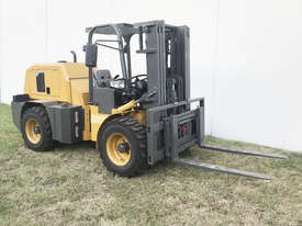 SUMMIT 3.5 Tonne 4WD Rough Terrain Forklift with 3 Stage 4 Meter Container Mast  - picture0' - Click to enlarge