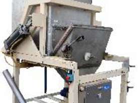 ToteBin Tipper with Cross-Feed Auger - picture0' - Click to enlarge