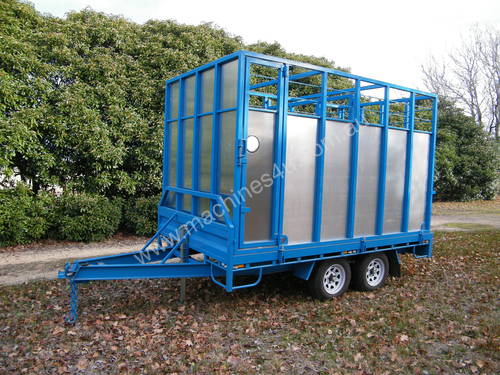 Tandem Flatbed Trailer with Stock Crate and Hoist