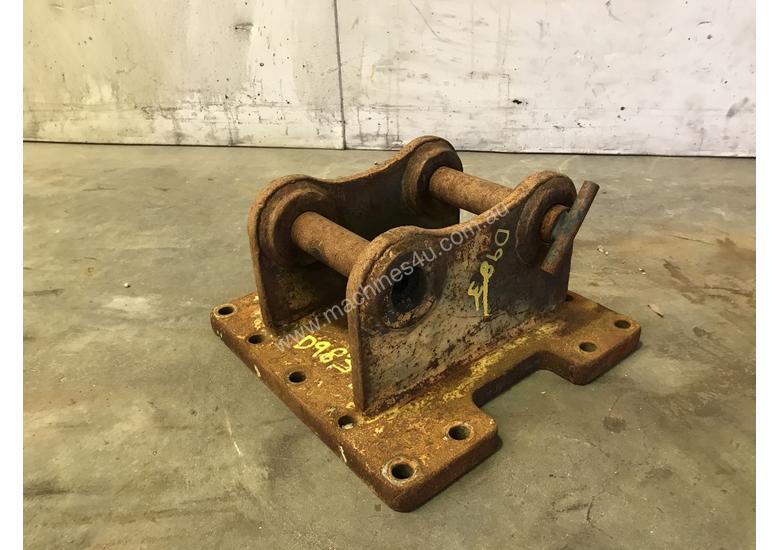 caption HEAD BRACKET TO SUIT 3-4T EXCAVATOR D983