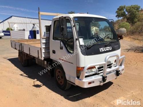 2003 Isuzu NKR