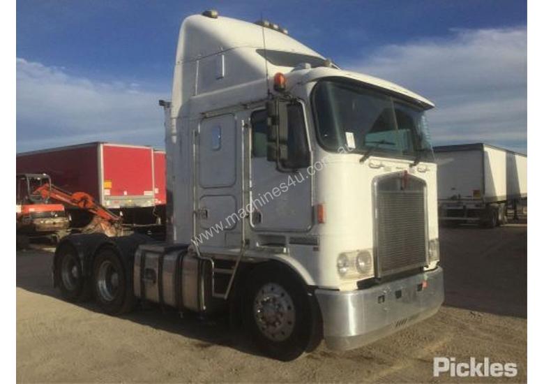 caption 2003 Kenworth K104