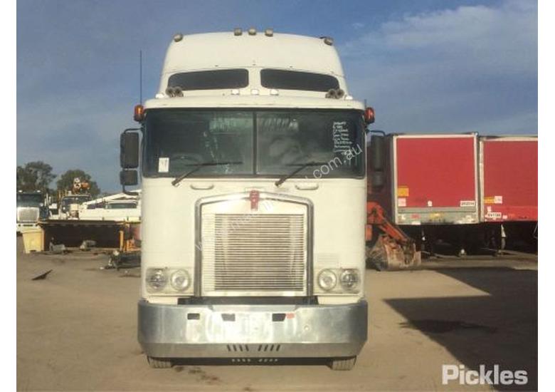 caption 2003 Kenworth K104