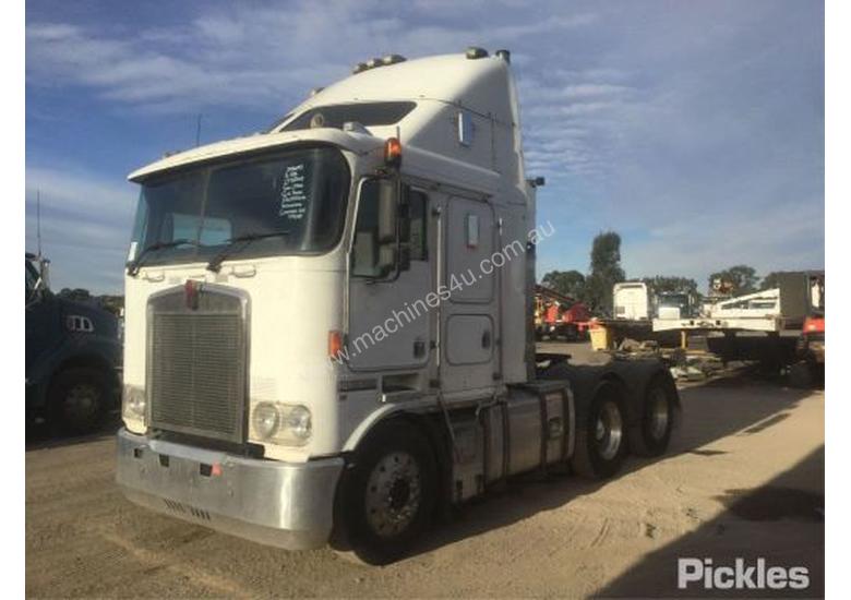 caption 2003 Kenworth K104