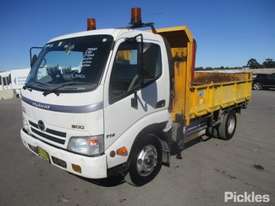 2009 Hino 300 714 Hybrid - picture2' - Click to enlarge