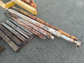 Assorted 4X Used Hydraulic Rams - picture0' - Click to enlarge