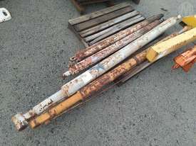 Assorted 4X Used Hydraulic Rams - picture0' - Click to enlarge