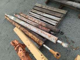 Assorted 4X Used Hydraulic Rams - picture1' - Click to enlarge