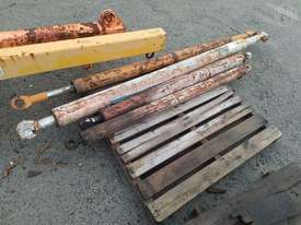 Assorted 4X Used Hydraulic Rams - picture2' - Click to enlarge