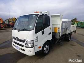 2012 Hino 300 816 - picture2' - Click to enlarge