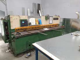 Just Traded - Quick Sale - 3100mm x 6.5mm Hydraulic Guillotine NC Backguage Volt - picture0' - Click to enlarge