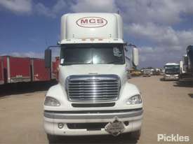2010 Freightliner Columbia CL 112 - picture1' - Click to enlarge