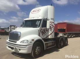 2010 Freightliner Columbia CL 112 - picture2' - Click to enlarge